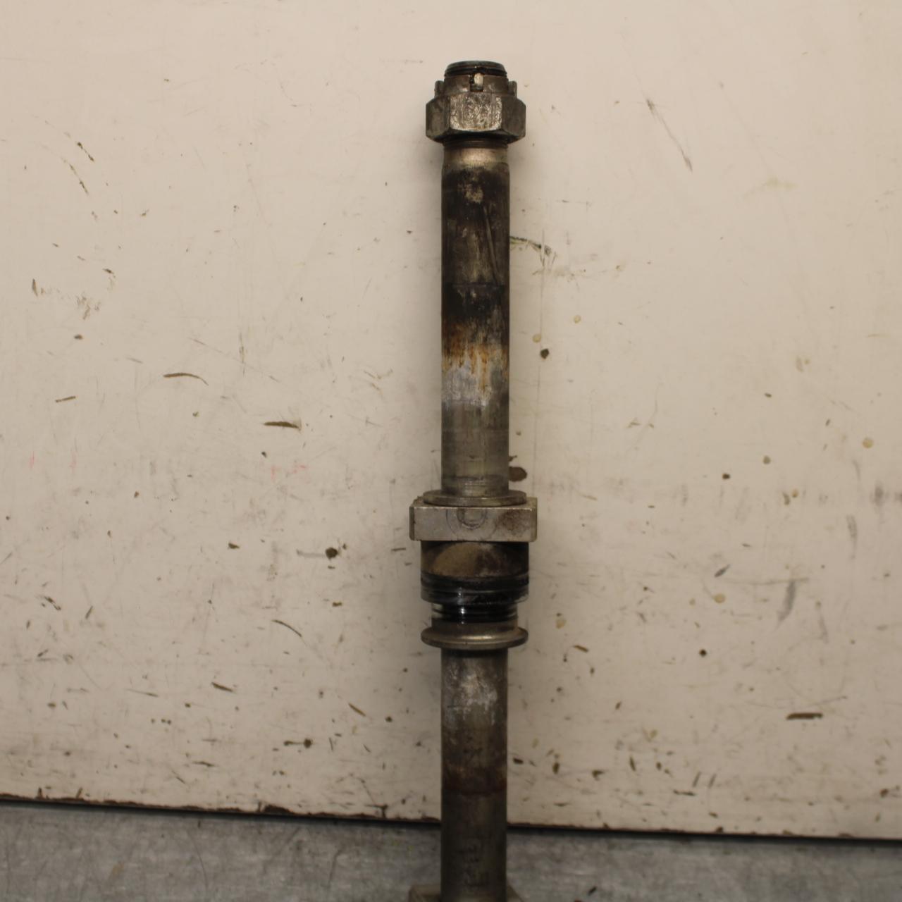 21 KAWASAKI NINJA ZX6R REAR AXLE BACK WHEEL RIM PIVOT BOLT AXEL 41068-0613 BB647