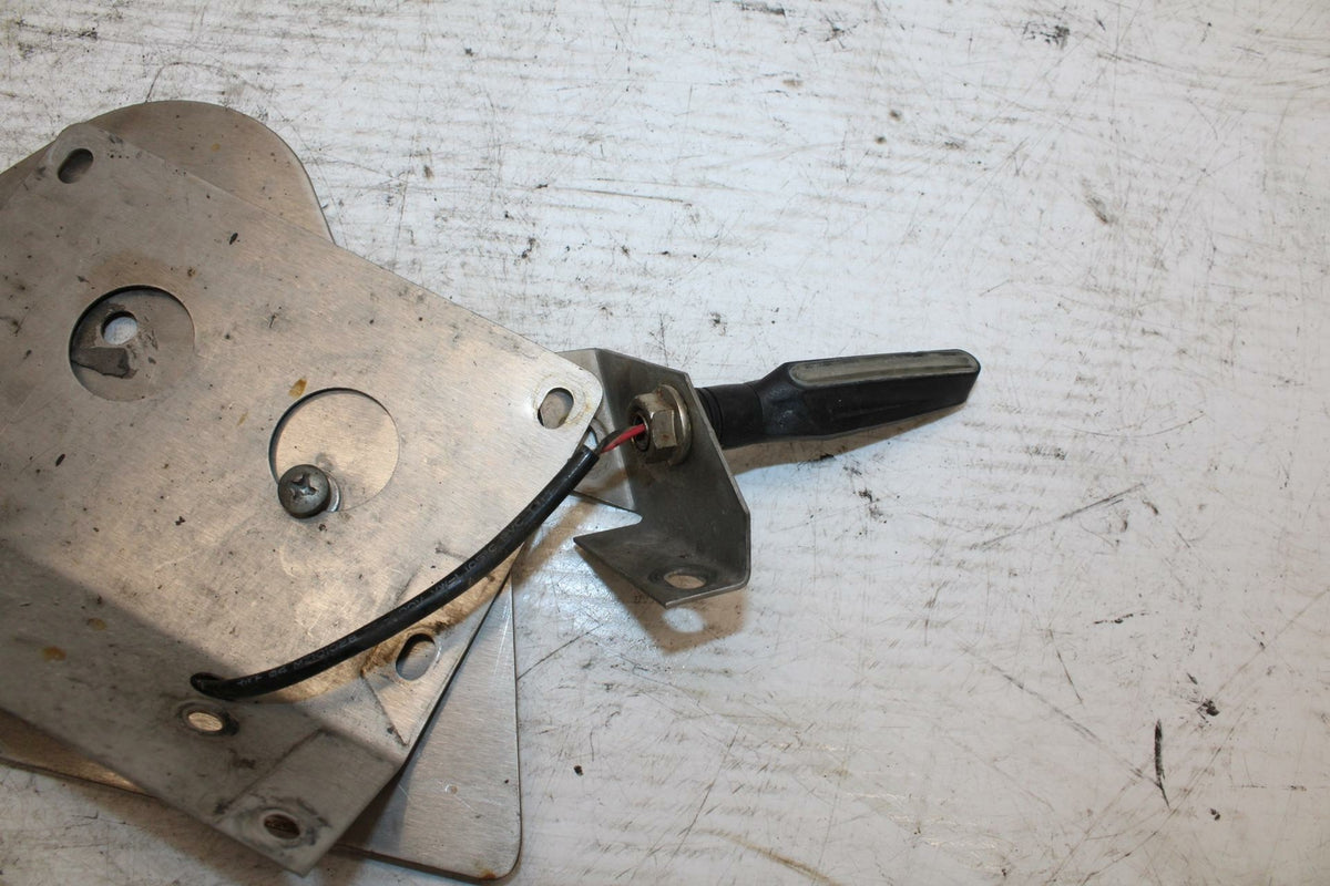 99-02 SUZUKI SV650S REAR BACK TAIL LIGHT MOUNT BRACKET BB299