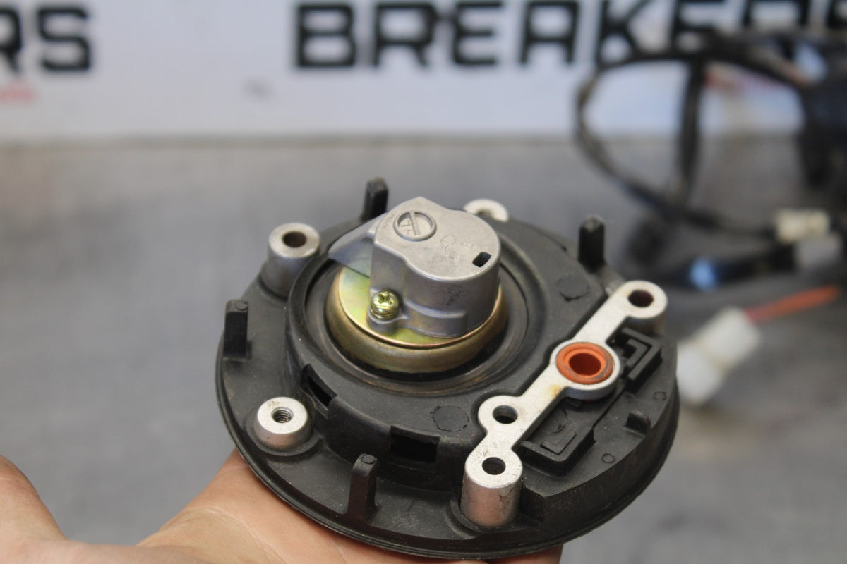 05 YAMAHA YZF R6 IGNITION LOCK KEY SET W/ GAS CAP AND SEAT LOCK BB858