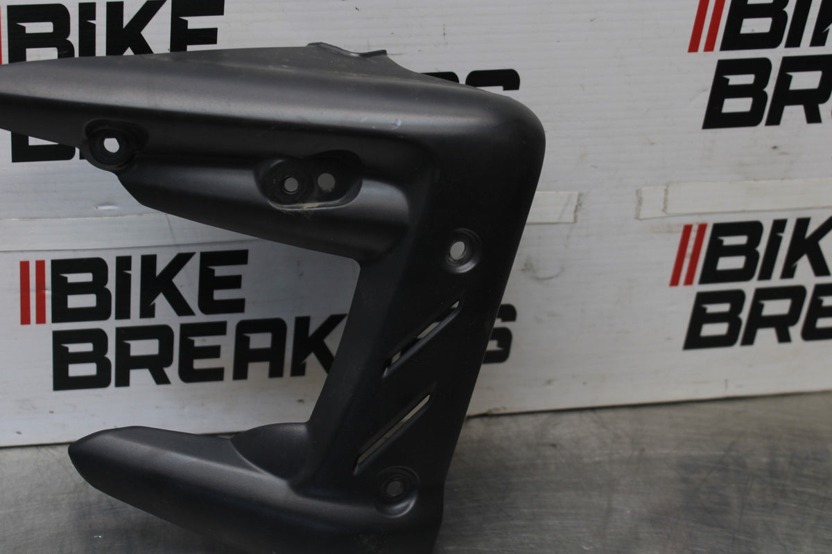 12 TRIUMPH STREET TRIPLE R RIGHT MID UPPER SIDE FAIRING COWL PLASTIC BB914