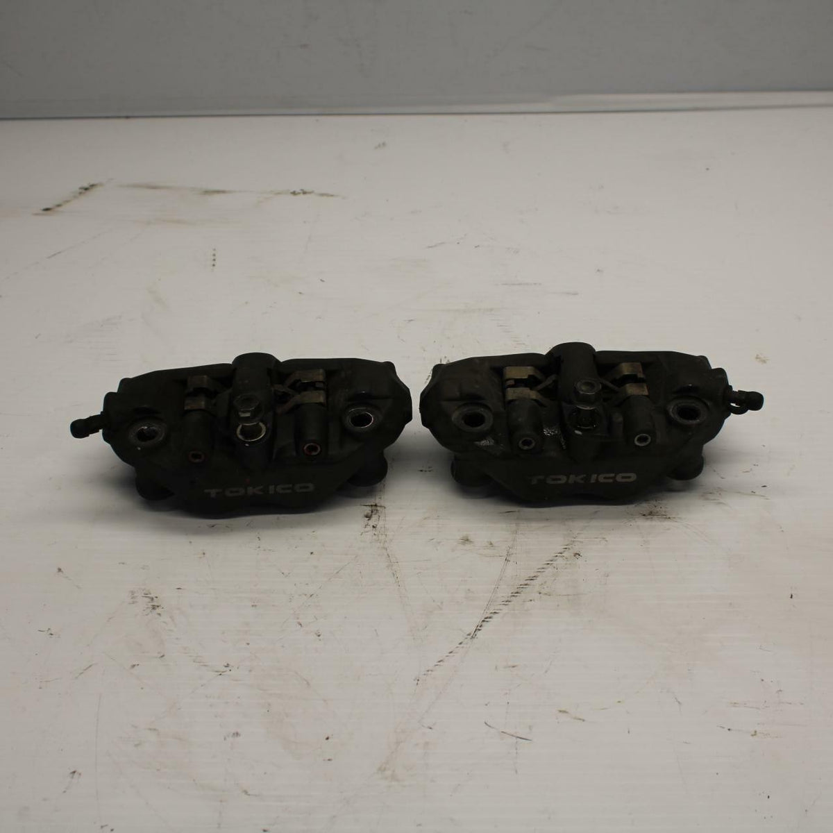 04-05 HONDA CBR1000RR RIGHT LEFT FRONT BRAKE CALIPER SET PAIR CALIPERS BB242