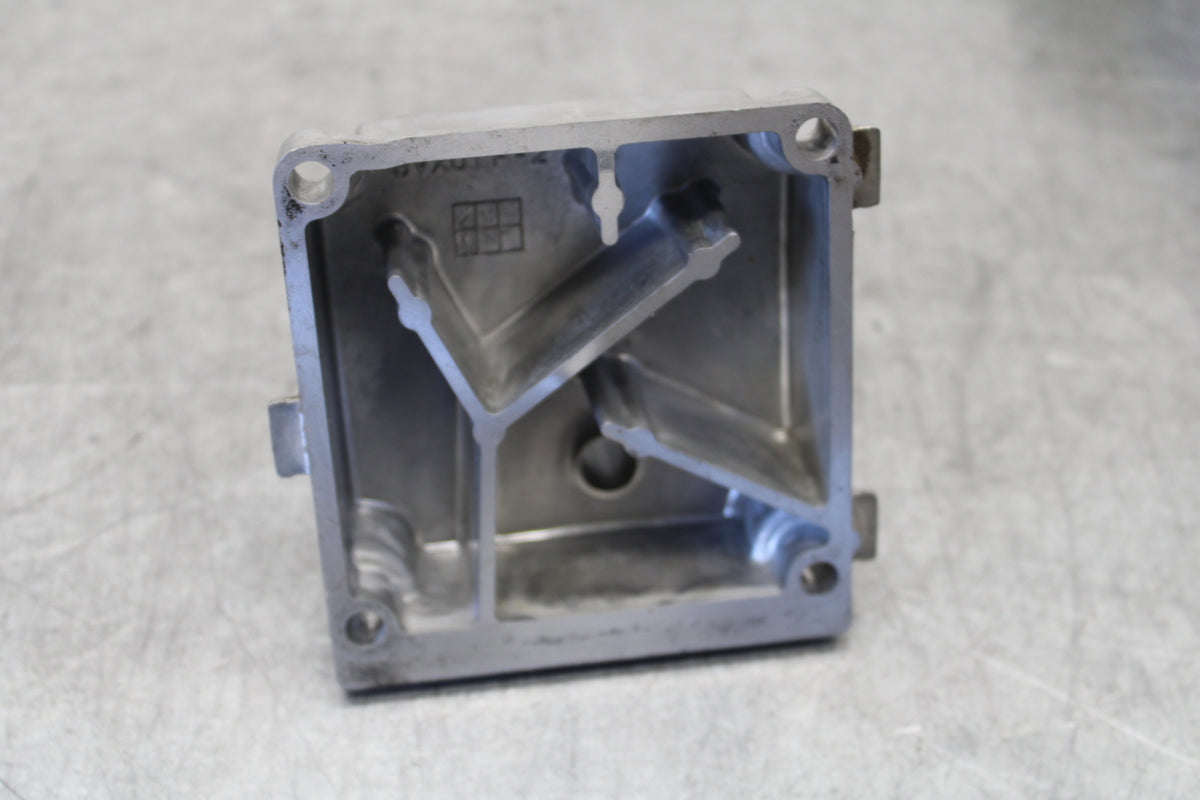08-09 YAMAHA YZF R6S ENGINE MOTOR CRANKCASE COVER  BB690