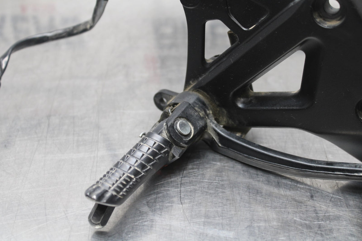 24-25 SUZUKI GSXR1000 RIGHT REARSET REAR SET DRIVER FOOT PEG REST STOP BB767