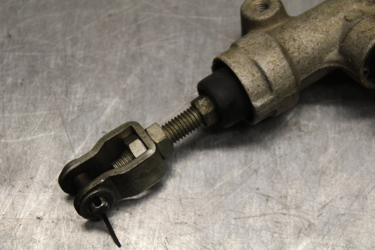 06-07 SUZUKI GSXR750 REAR BACK BRAKE MASTER CYLINDER W RESERVOIR BB132