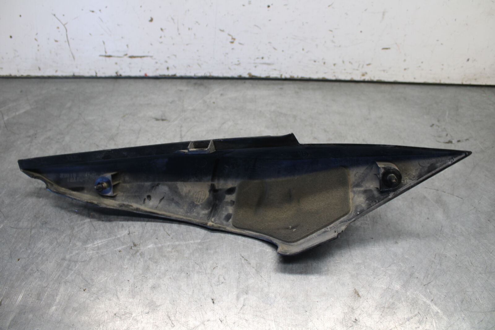 07-09 YAMAHA FZ6 RIGHT REAR BACK TAIL FAIRING COWL SHROUD BB713