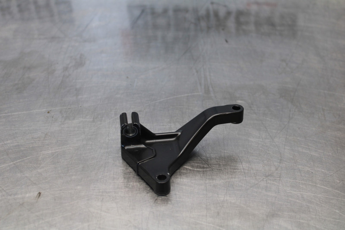 08 KAWASAKI NINJA ZX10R CLUTCH CABLE HOLDER MOUNT STAY BRACKET BB902