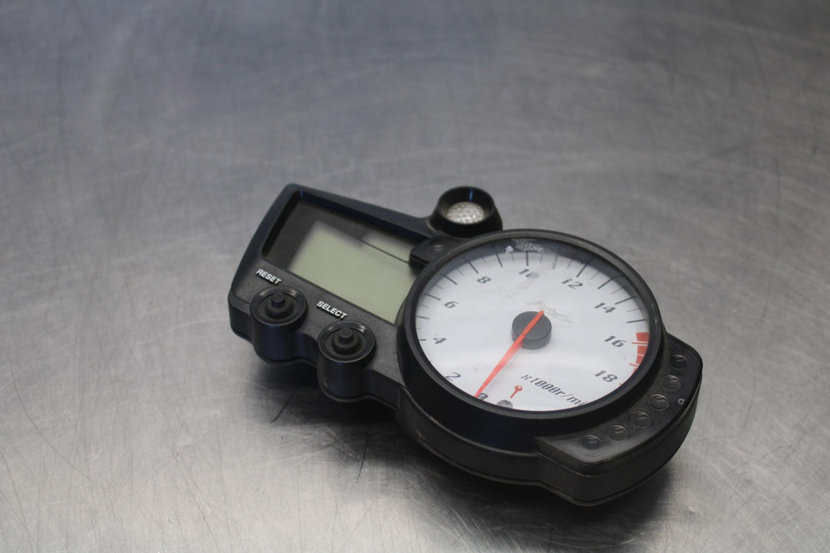05 YAMAHA YZF R6 SPEEDO TACH GAUGES DISPLAY CLUSTER SPEEDOMETER TACHOMETER BB890