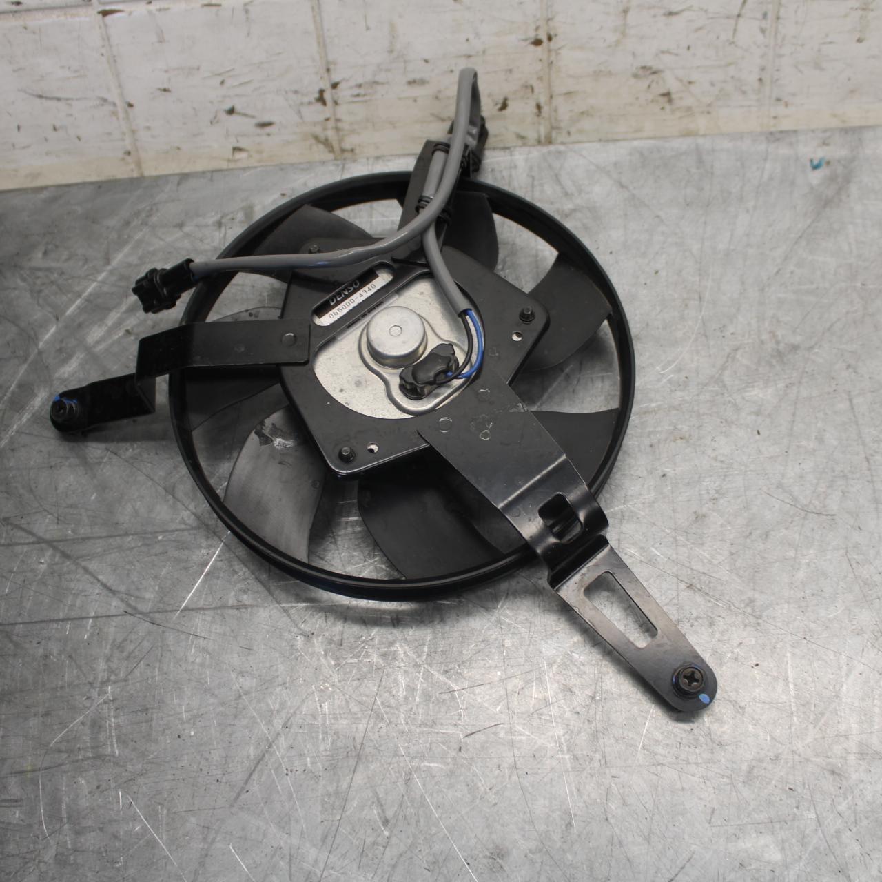 19-20 KAWASAKI NINJA ZX6R ENGINE RADIATOR COOLING FAN BB517