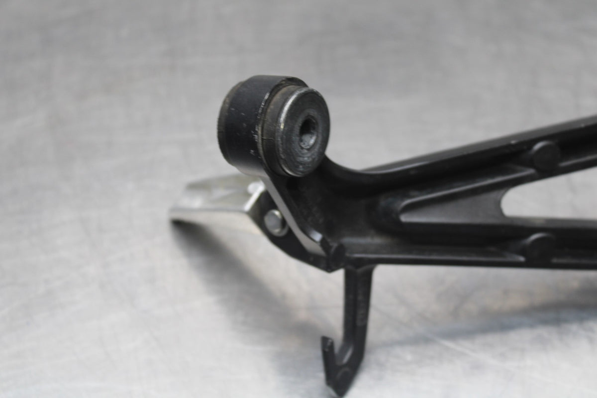 15-21 SUZUKI GSXR600 RIGHT REAR BACK PASSENGER PEG BB810