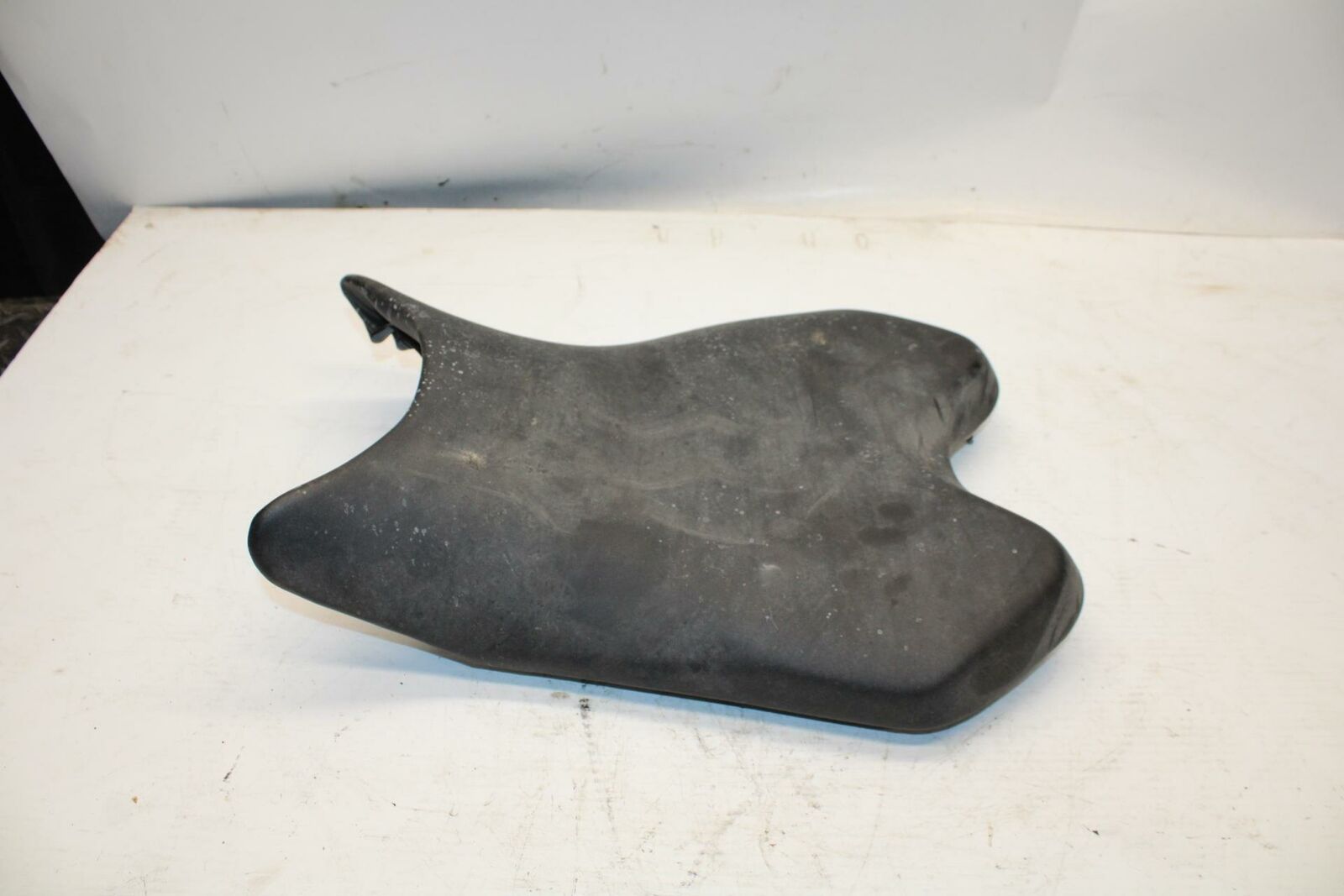 08-17 YAMAHA YZF R6 FRONT DRIVERS SEAT PAD SADDLE PILLION BB354