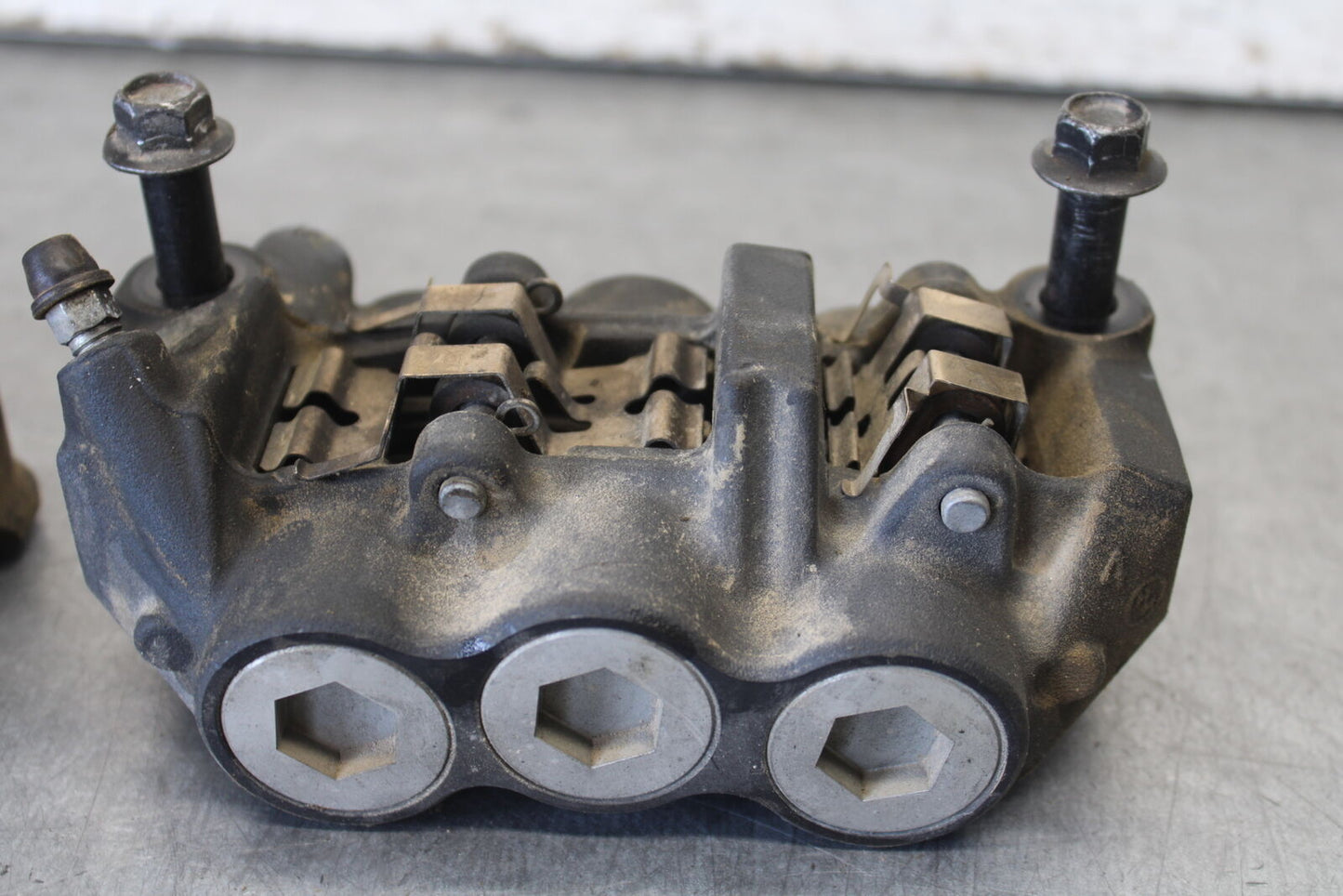 09-14 YAMAHA YZF R1 RIGHT LEFT FRONT BRAKE CALIPER SET PAIR CALIPERS BB696