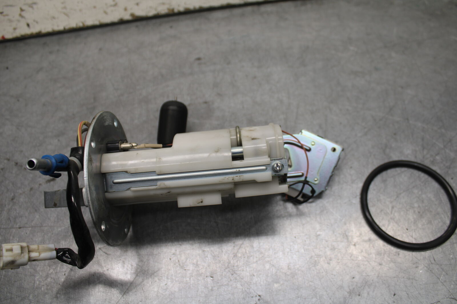 08-09 SUZUKI GSXR600 FUEL PUMP GAS PETROL SENDER UNIT BB728
