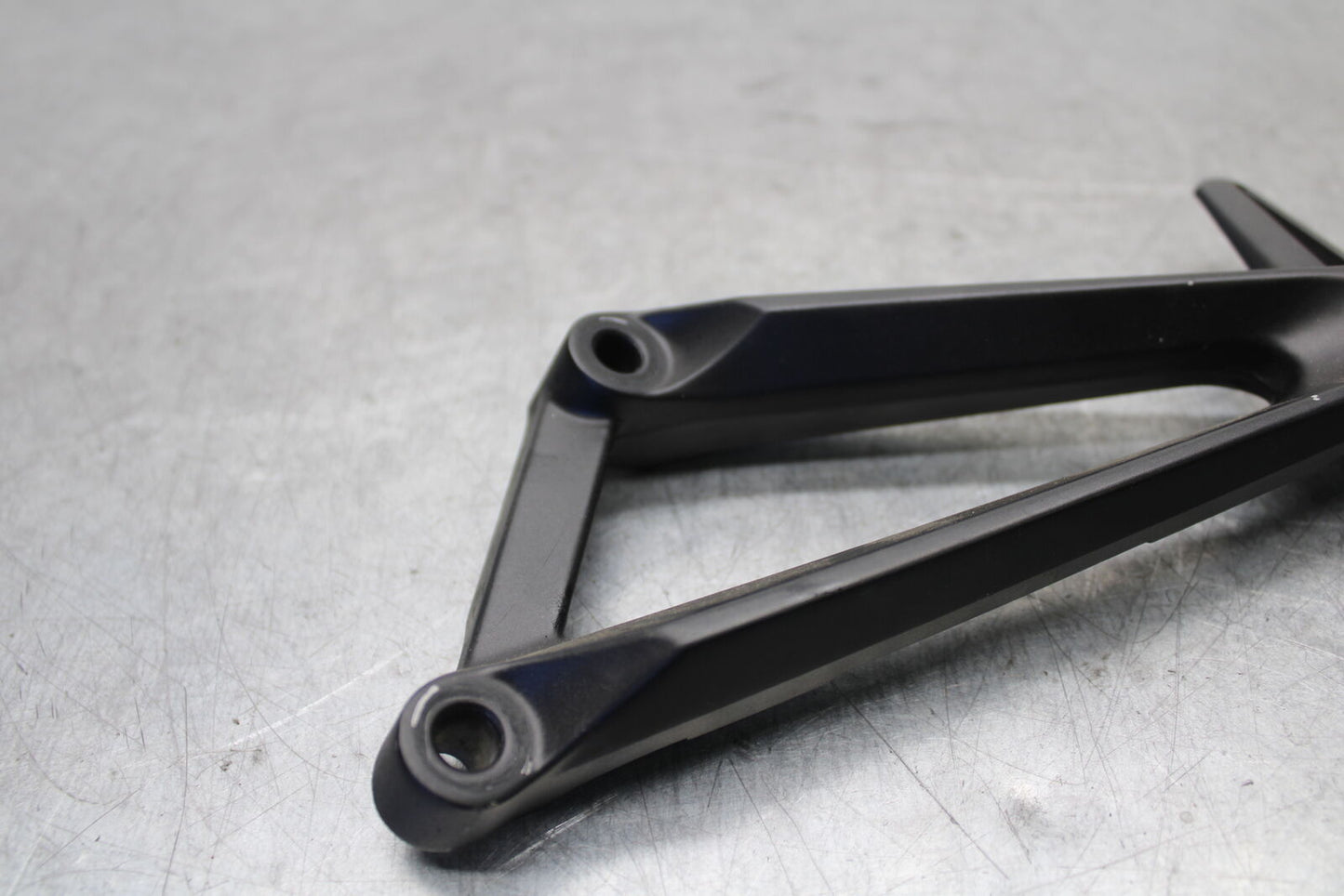 15-17 YAMAHA YZF R3 RIGHT REAR BACK PASSENGER PEG BB651