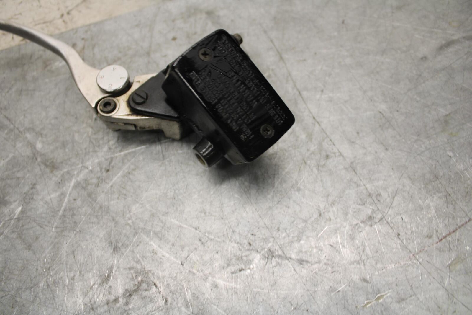 1993 Suzuki GSXR1100W FRONT BRAKE MASTER CYLINDER w/ LEVER BB46