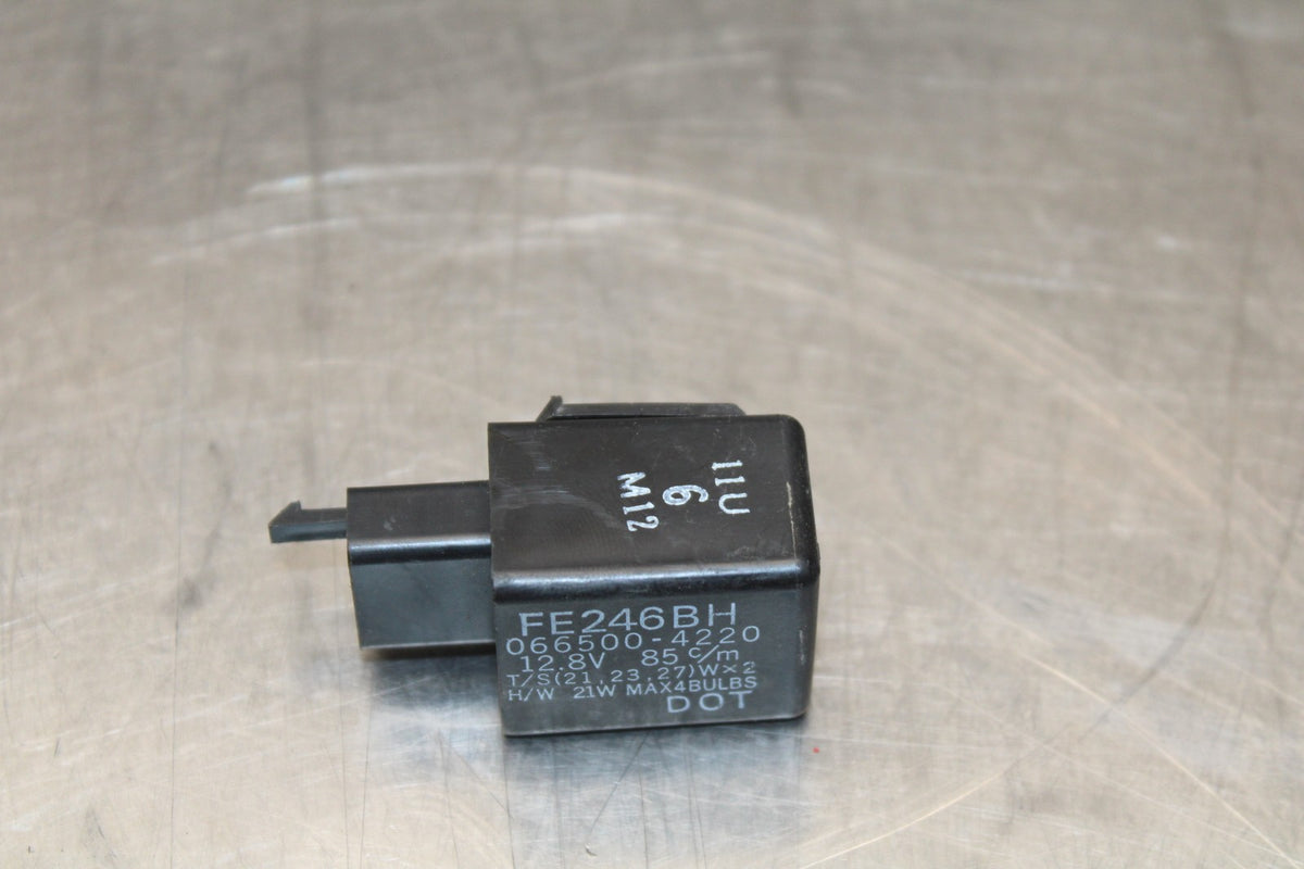 17-18 YAMAHA YZF R3 TURN SIGNAL BLINKER RELAY FLASHER SWITCH BB788
