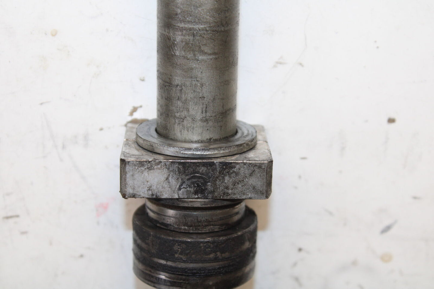 16 KAWASAKI NINJA ZX10R REAR AXLE BACK WHEEL RIM BOLT AXEL 41068-0613 BB650