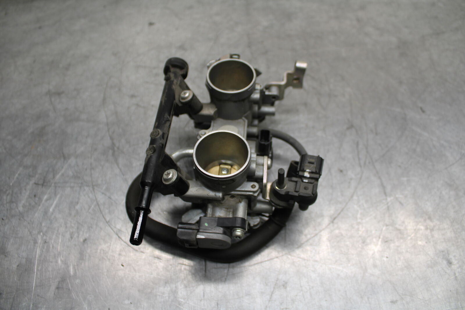 19-22 KAWASAKI Z400 MAIN FUEL INJECTORS / THROTTLE BODIES BB738