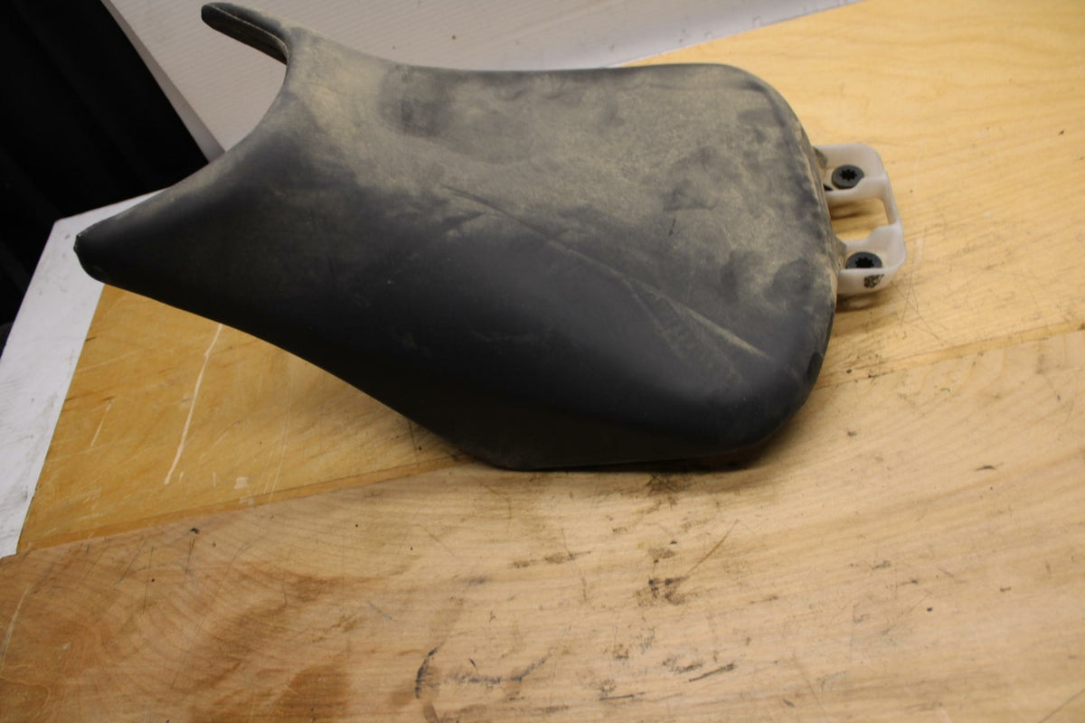 13-15 HONDA CBR500R FRONT DRIVERS SEAT PAD SADDLE PILLION 77100-MGZ-J01 BB315