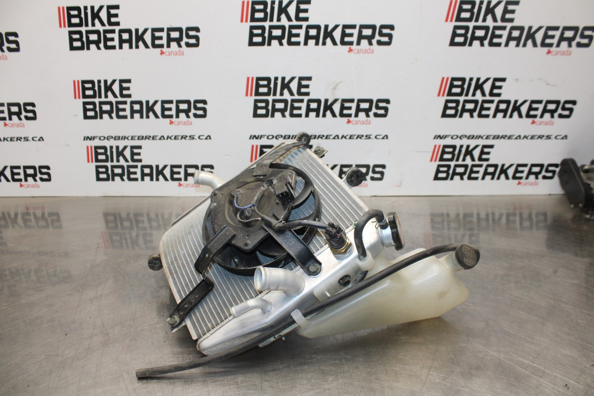 04-05 SUZUKI GSXR600 ENGINE RADIATOR MOTOR COOLER COOLING RADIATER BB329