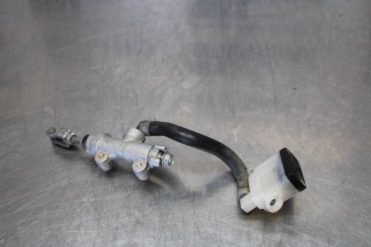 06-07 SUZUKI GSXR 600 REAR BACK BRAKE MASTER CYLINDER W RESERVOIR BB170