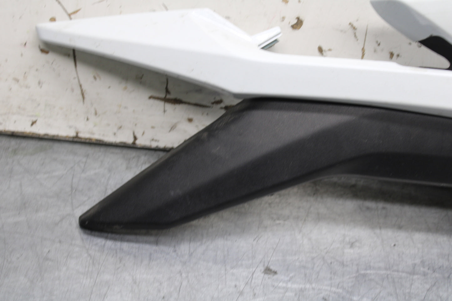 15-16 HONDA CB300F RIGHT REAR BACK TAIL FAIRING COWL SHROUD BB740