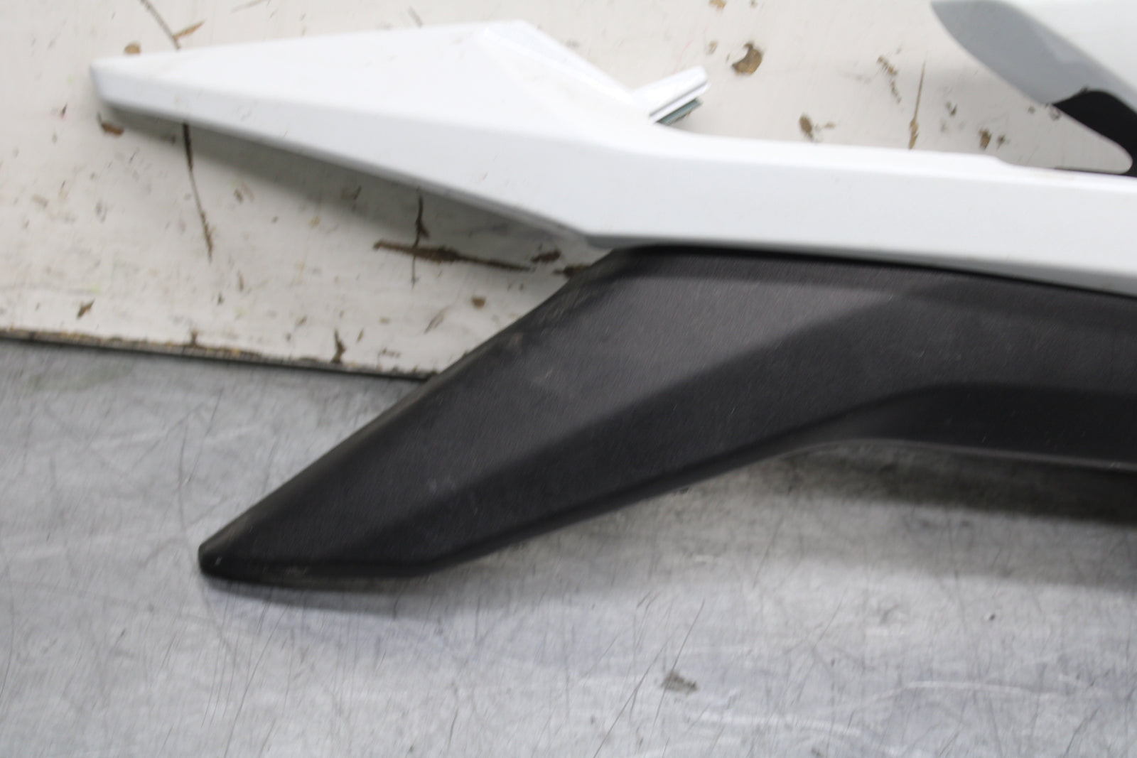 15-16 HONDA CB300F RIGHT REAR BACK TAIL FAIRING COWL SHROUD BB740
