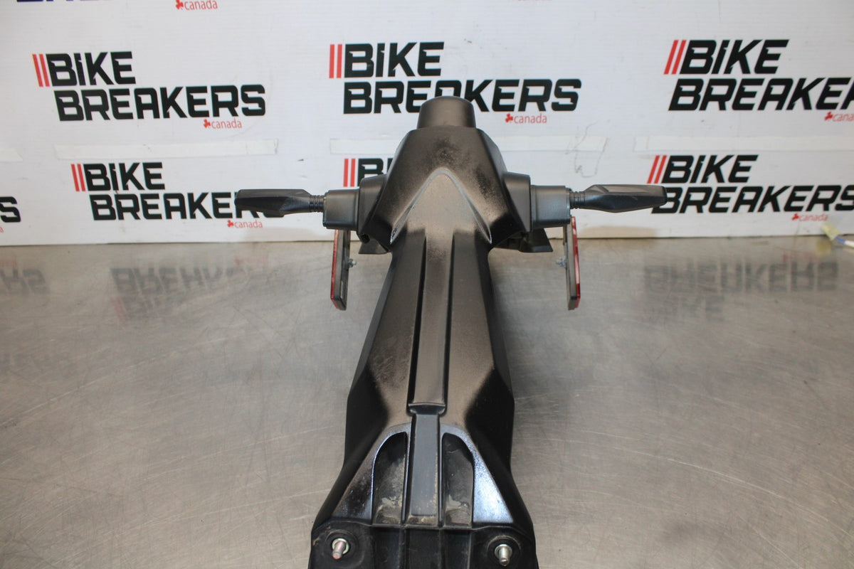 23 YAMAHA YZF R3 REAR BACK FENDER MUD GUARD BB003-A