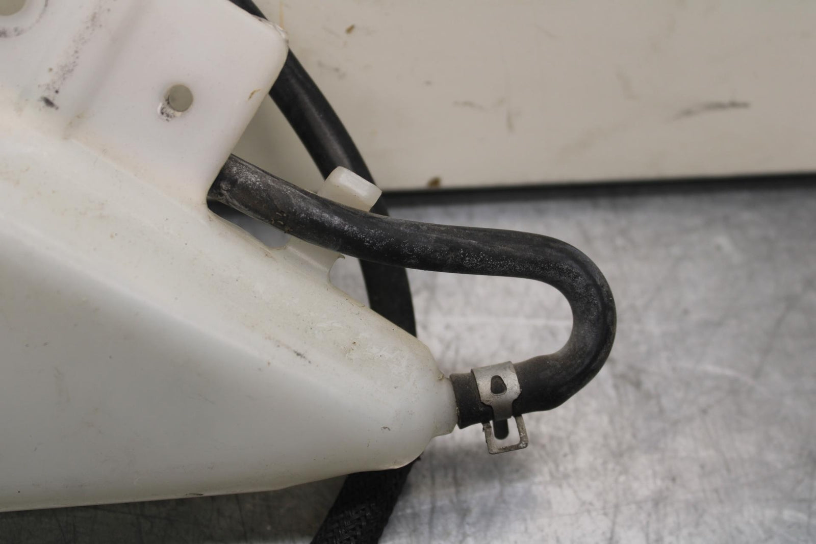2011 Suzuki GSXR600 COOLANT WATER TANK RESERVOIR BOTTLE BB602