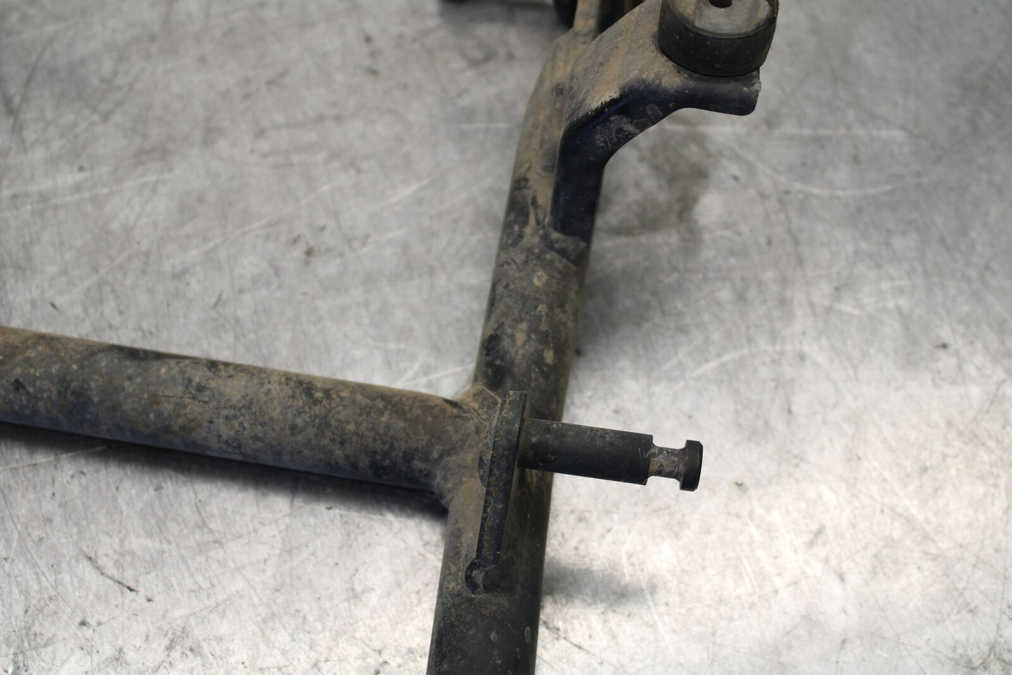 07-09 YAMAHA FZ6 CENTER MAIN STAND 5VX-27111-03-00 BB713