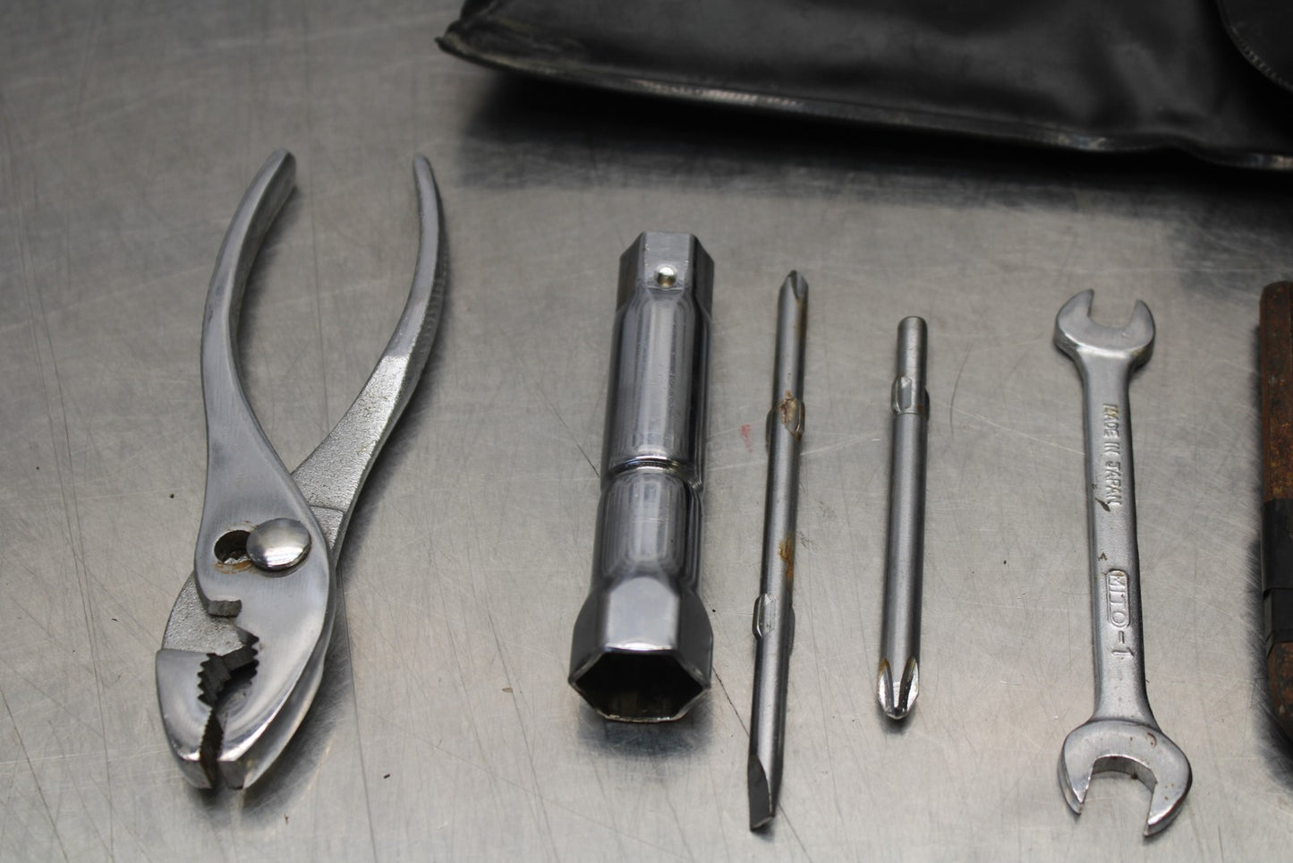 03-08 KAWASAKI VULCAN 1600 STOCK TOOLS OEM TOOL BAG KIT SET BB196