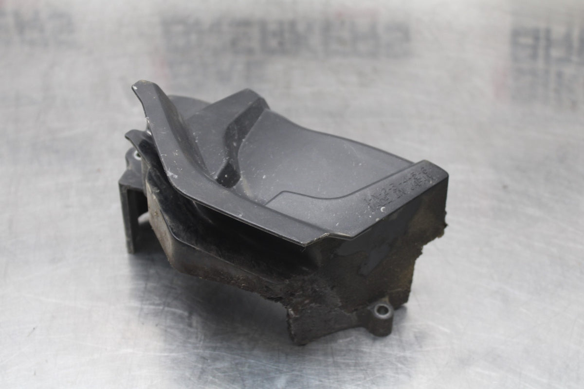 07 YAMAHA YZF R1 ENGINE SPROCKET COVER BB826