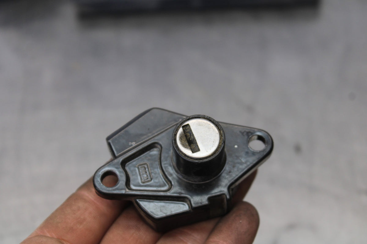 20 TRIUMPH STREET TRIPLE 765 IGNITION LOCK KEY SET W/ GAS CAP & SEAT LOCK BB864
