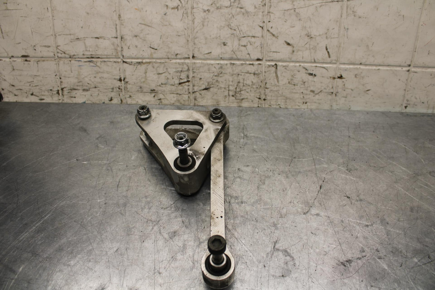 2007 Yamaha YZF R1 REAR DOGBONE SHOCK LINKAGE LINK BB575