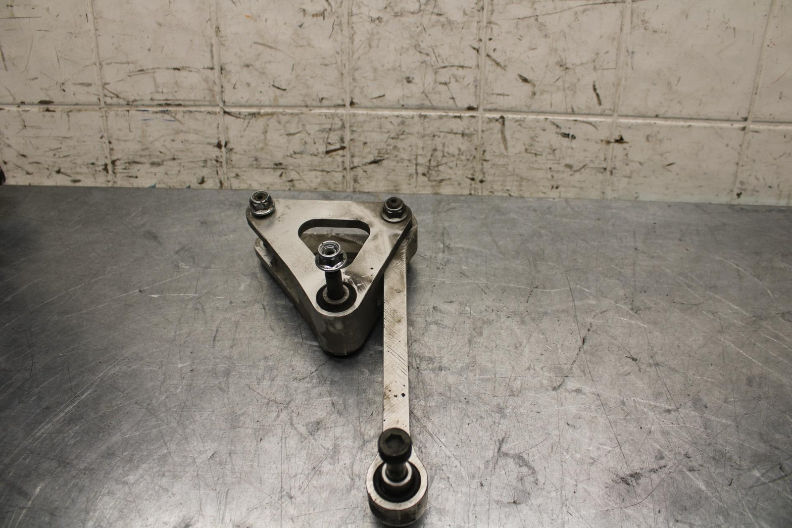 2007 Yamaha YZF R1 REAR DOGBONE SHOCK LINKAGE LINK BB575