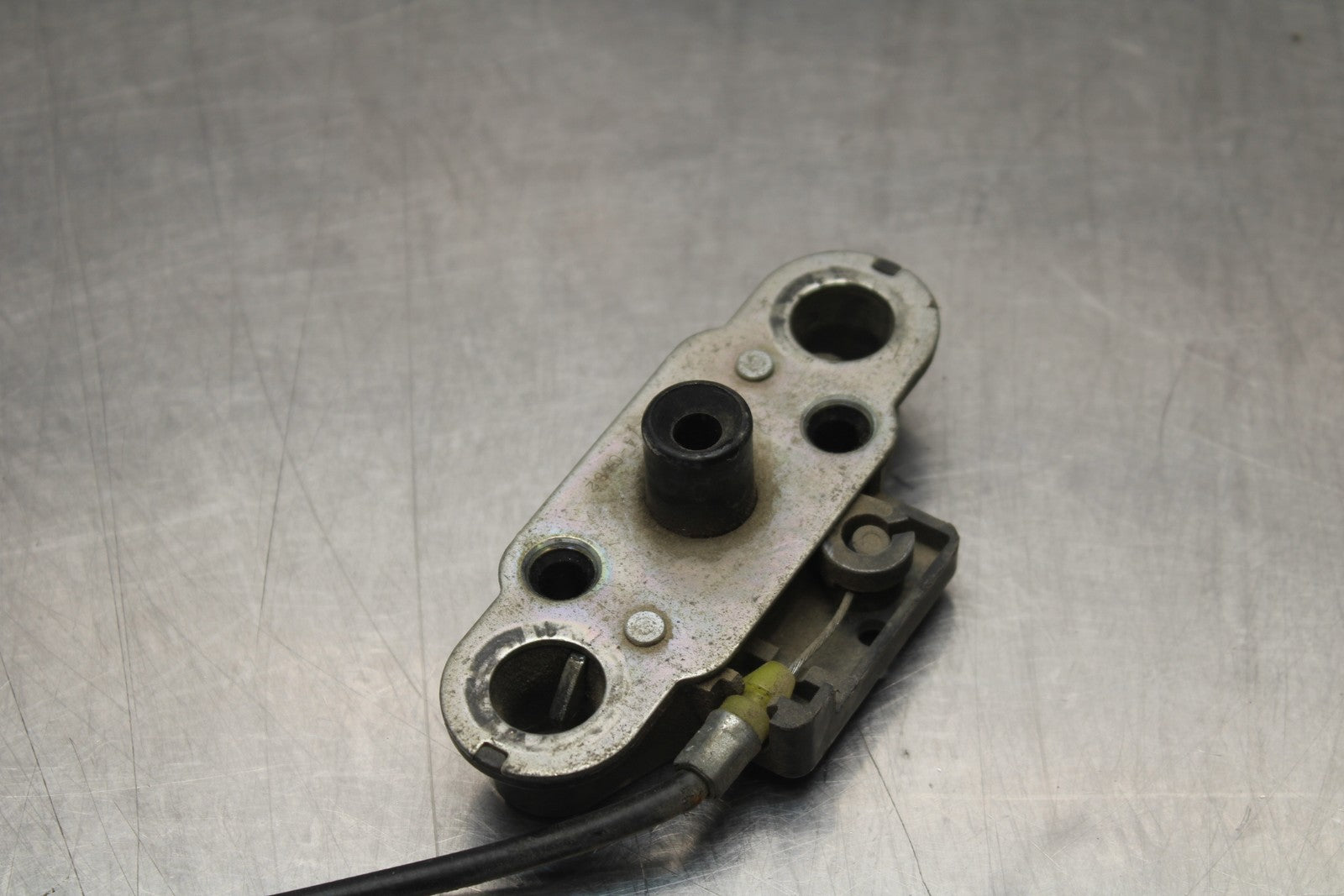 07-08 KAWASAKI NINJA ZX6R REAR PASSENGER SEAT LATCH LOCK ASSEMBLY BB203