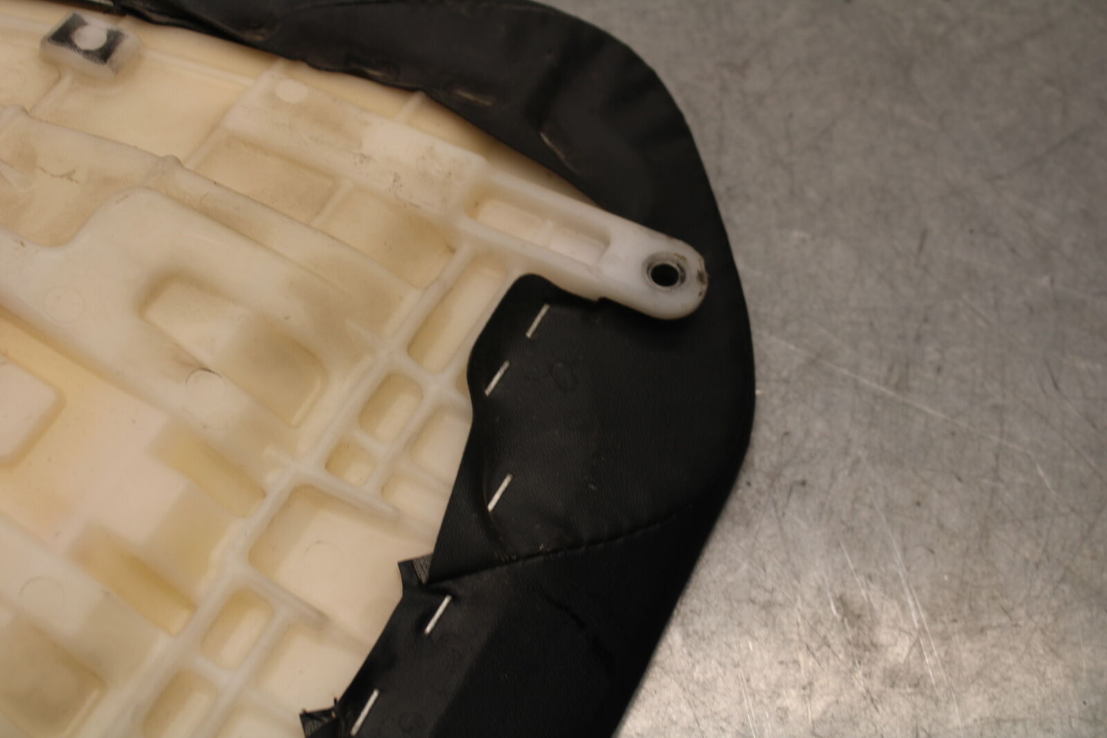 05-06 HONDA CBR600RR FRONT DRIVERS SEAT PAD SADDLE PILLION 77100-MEE-D00 BB655