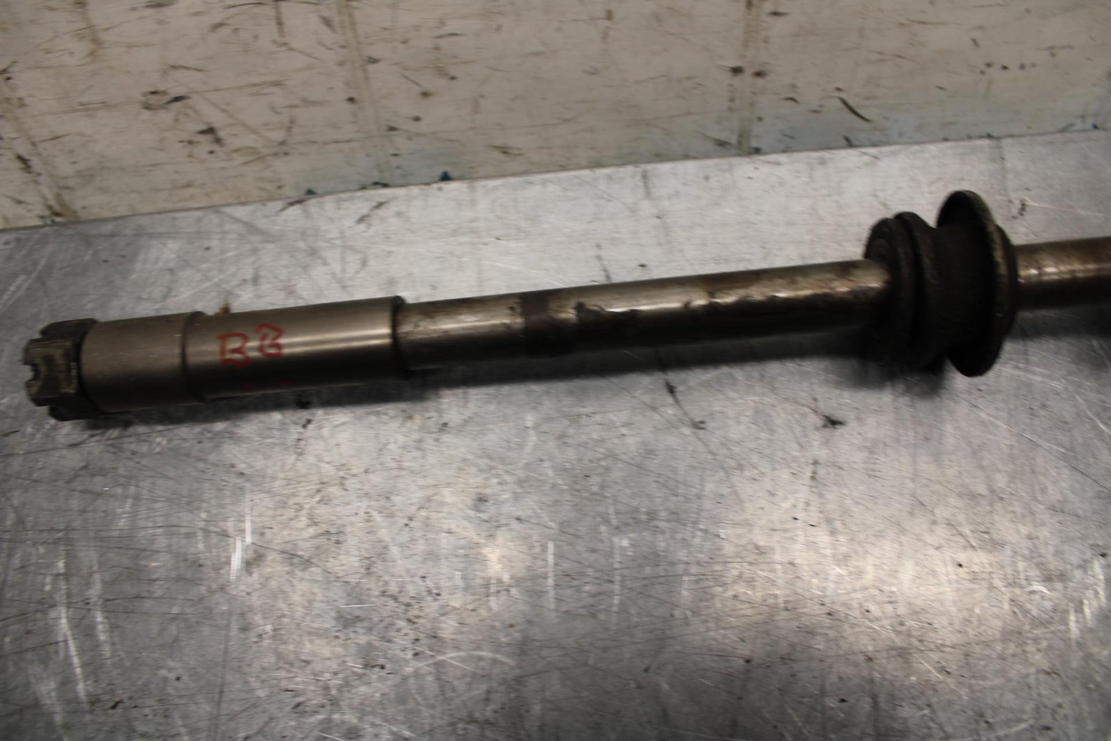82-83 SUZUKI GS1100GL REAR AXLE BACK WHEEL RIM PIVOT BOLT AXEL BB30
