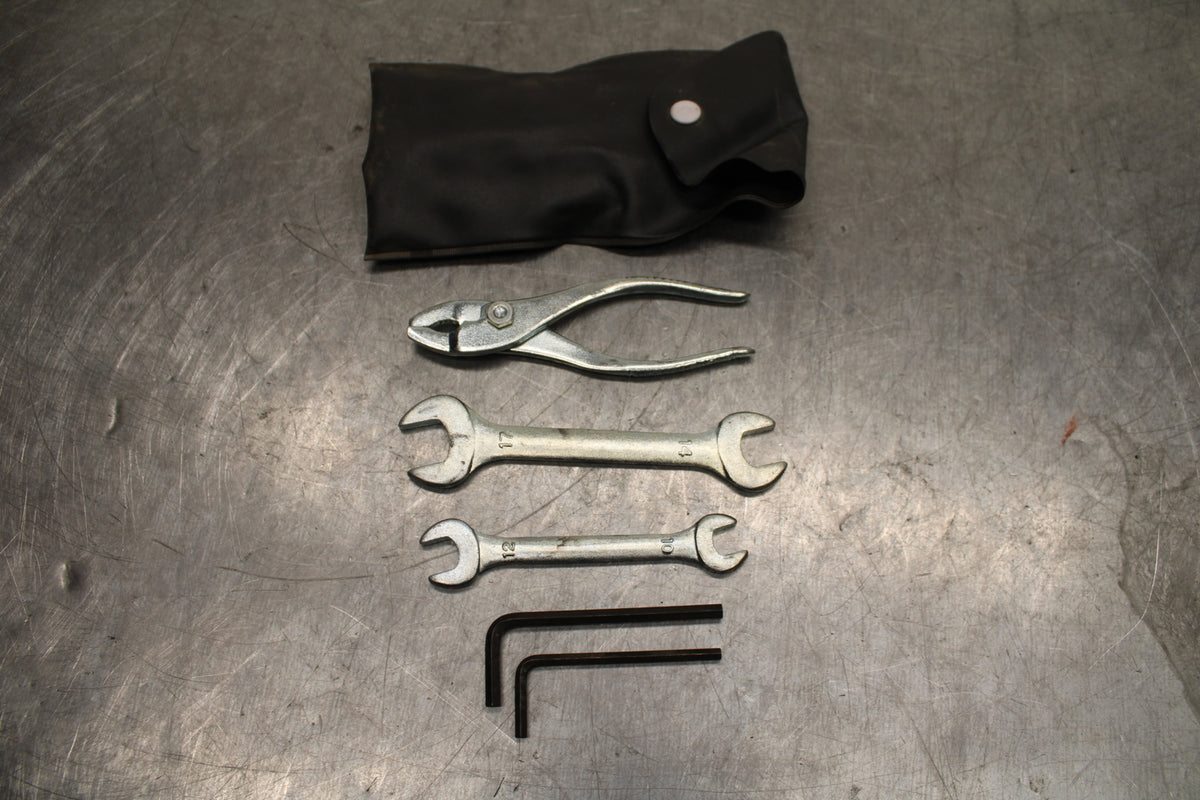 11-17 SUZUKI GSXR600 STOCK TOOLS OEM TOOL BAG KIT SET BB132