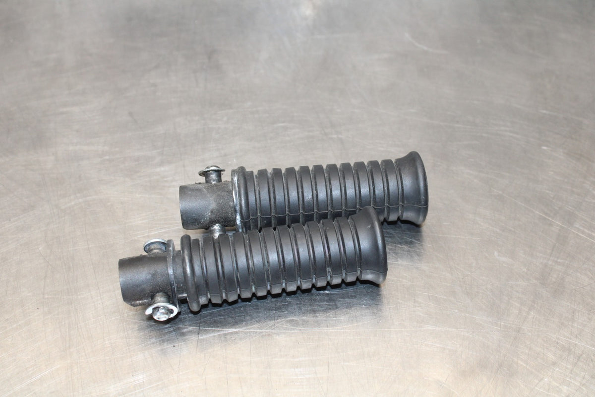 24-25 KAWASAKI ELIMINATOR 450 REAR PASSENGER FOOT STEP PEG SET PAIR BB869
