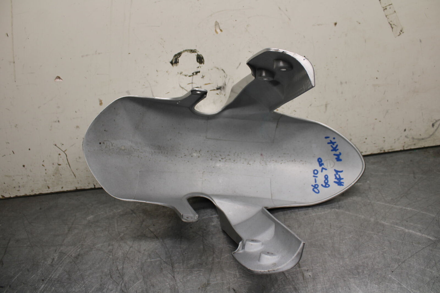 08-10 SUZUKI GSXR 600  AFTERMARKET FRONT WHEEL FENDER COWL FAIRING BB630