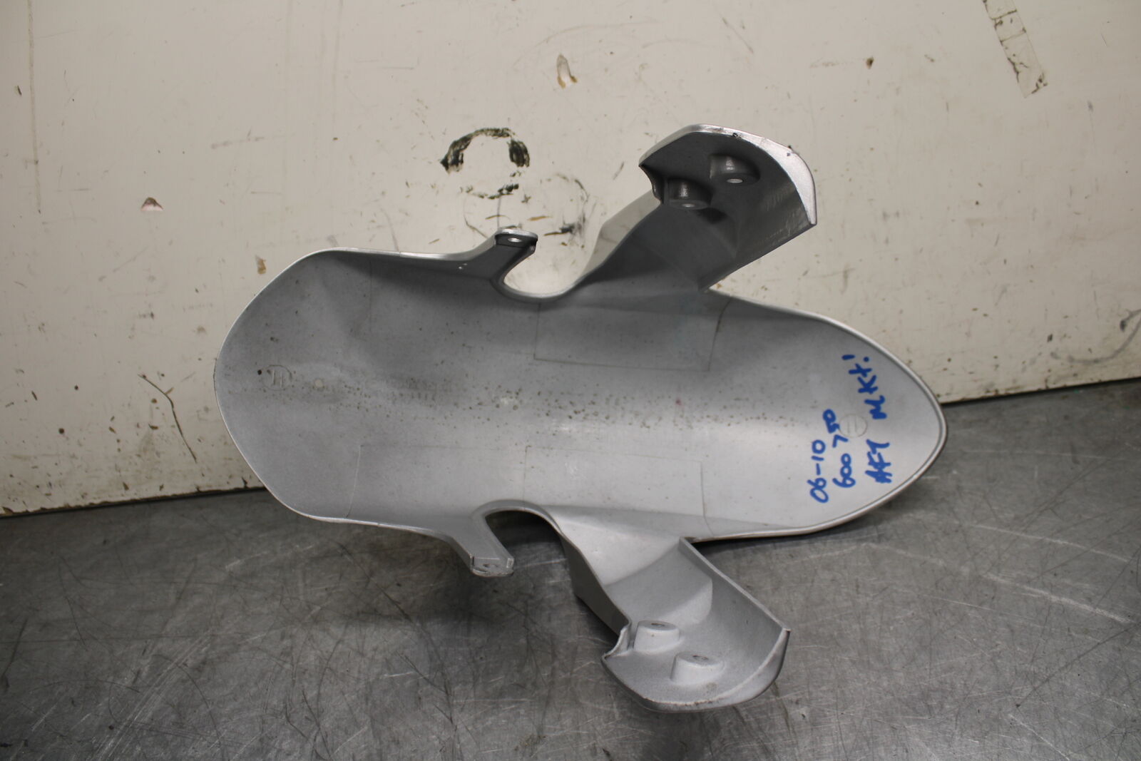 08-10 SUZUKI GSXR 600  AFTERMARKET FRONT WHEEL FENDER COWL FAIRING BB630