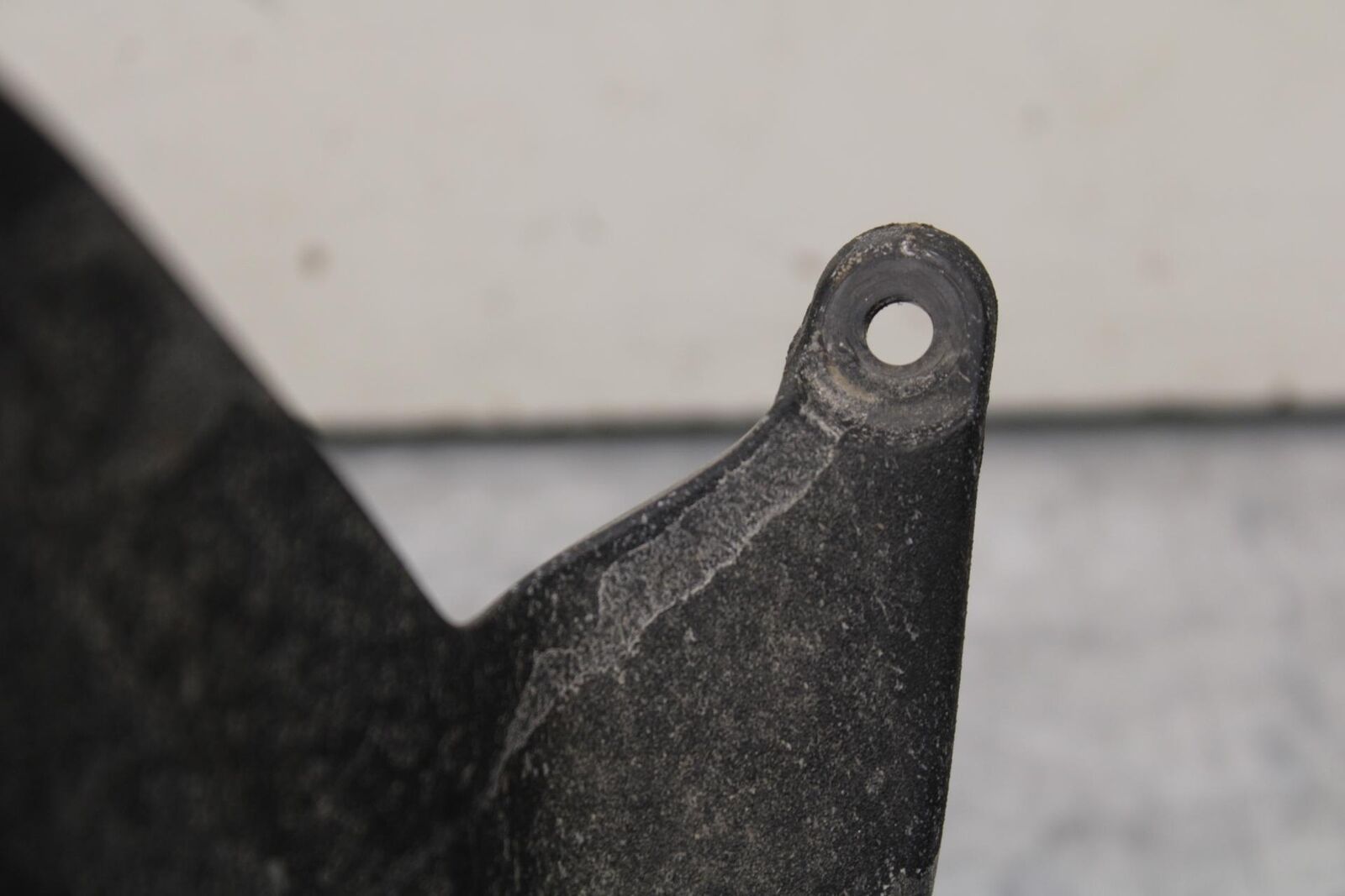 23 KAWASAKI NINJA ZX6R 636 REAR BACK WHEEL TIRE HUGGER FENDER BB609