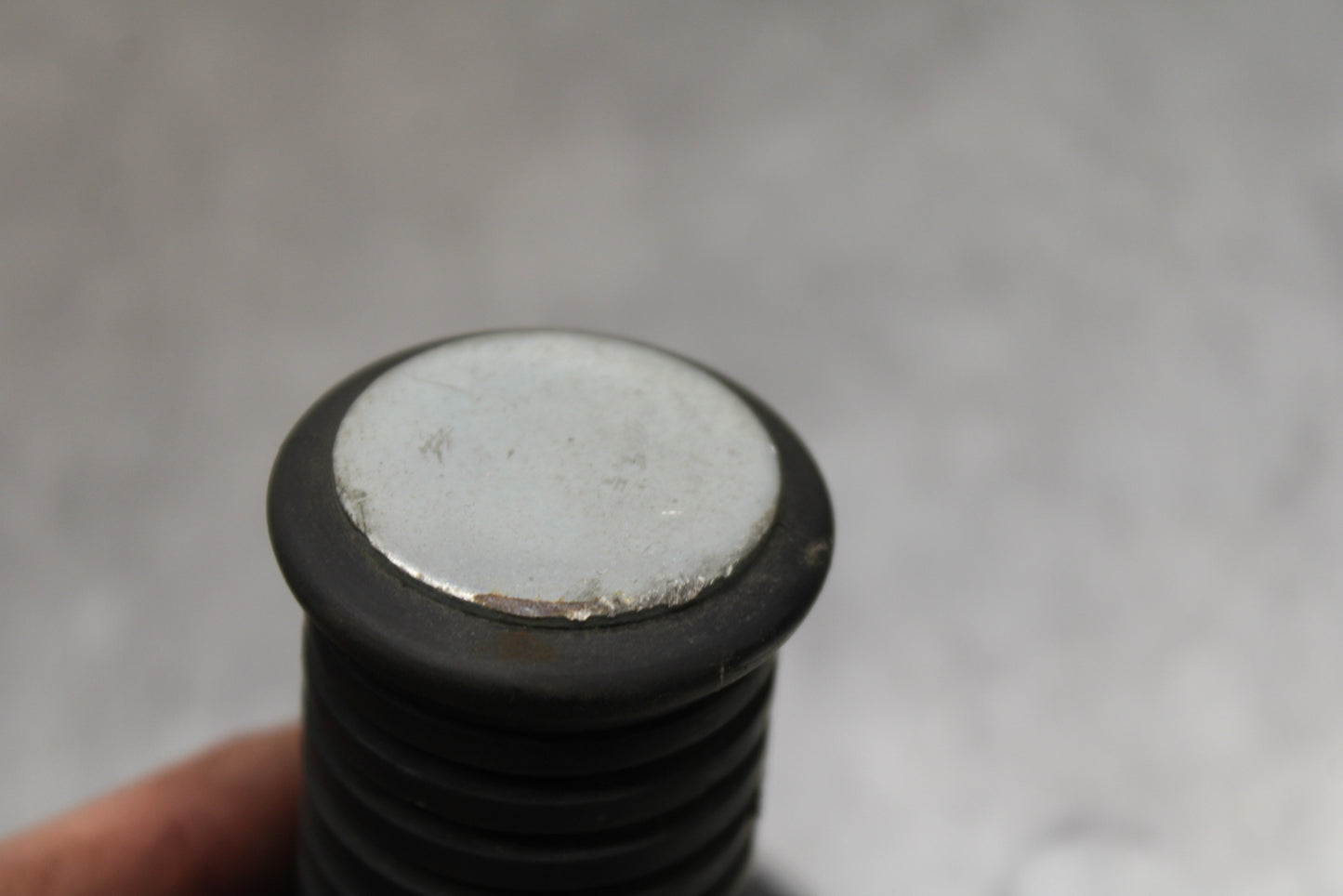 04 SUZUKI INTRUDER 800 REAR PASSENGER FOOT STEP PEG BB758