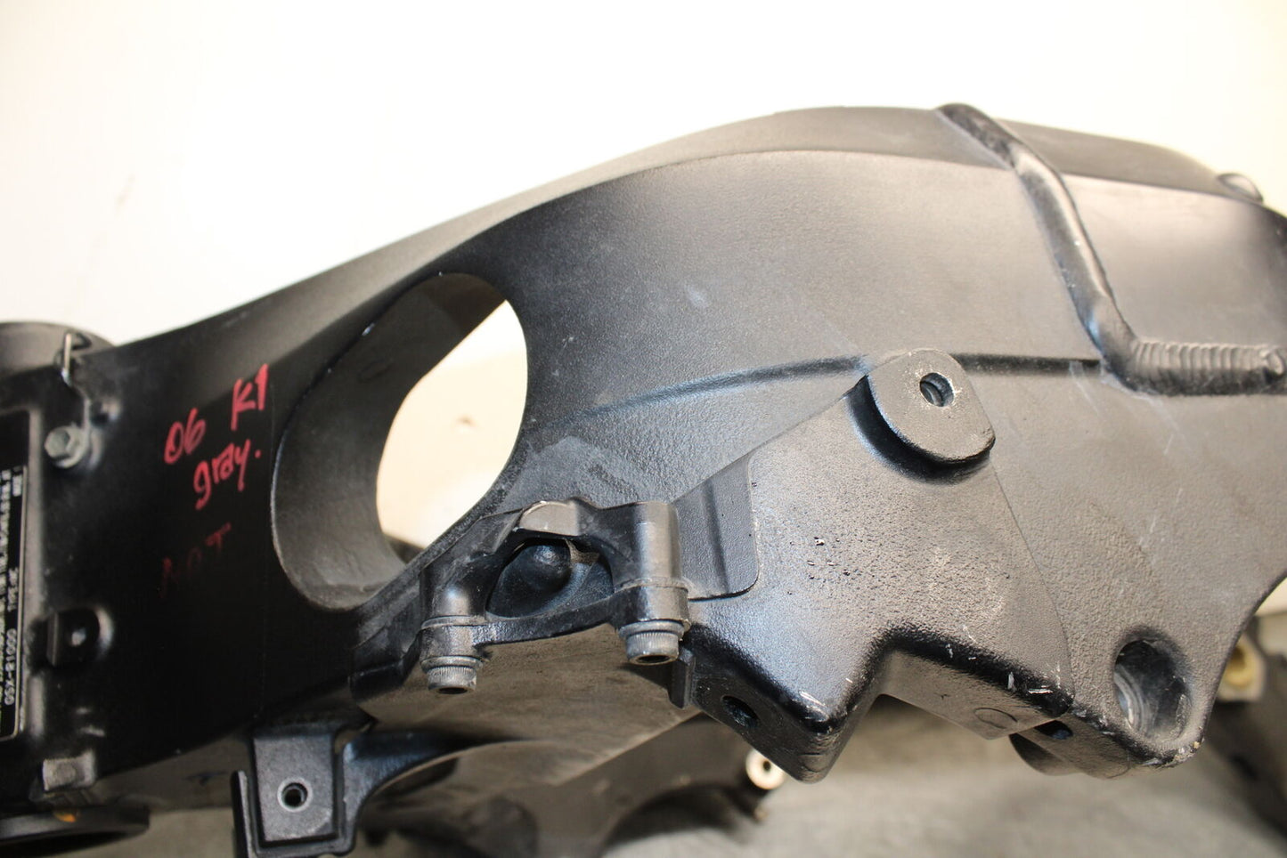 05-06 SUZUKI GSXR1000 FRAME CHASSIS BB677