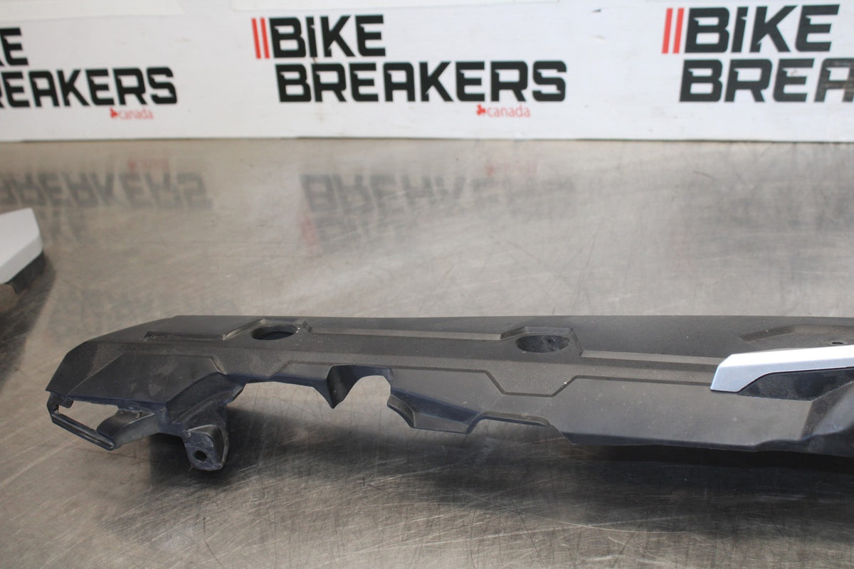 15-17 YAMAHA FJ09 LEFT REAR BACK TAIL FAIRING COWL SHROUD BB906