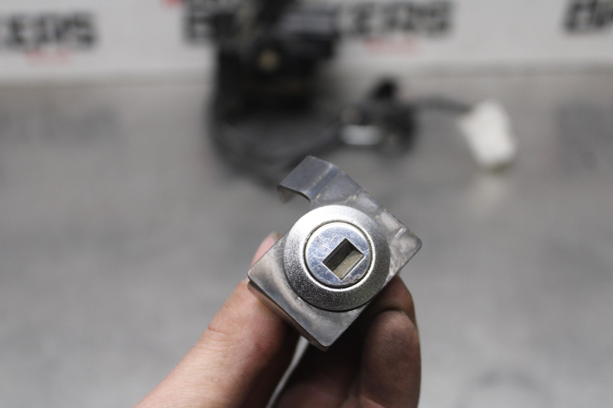 24-25 KAWASAKI NINJA 500 EX500J ABS IGNITION LOCK SEAT & HELMET LOCK BB934