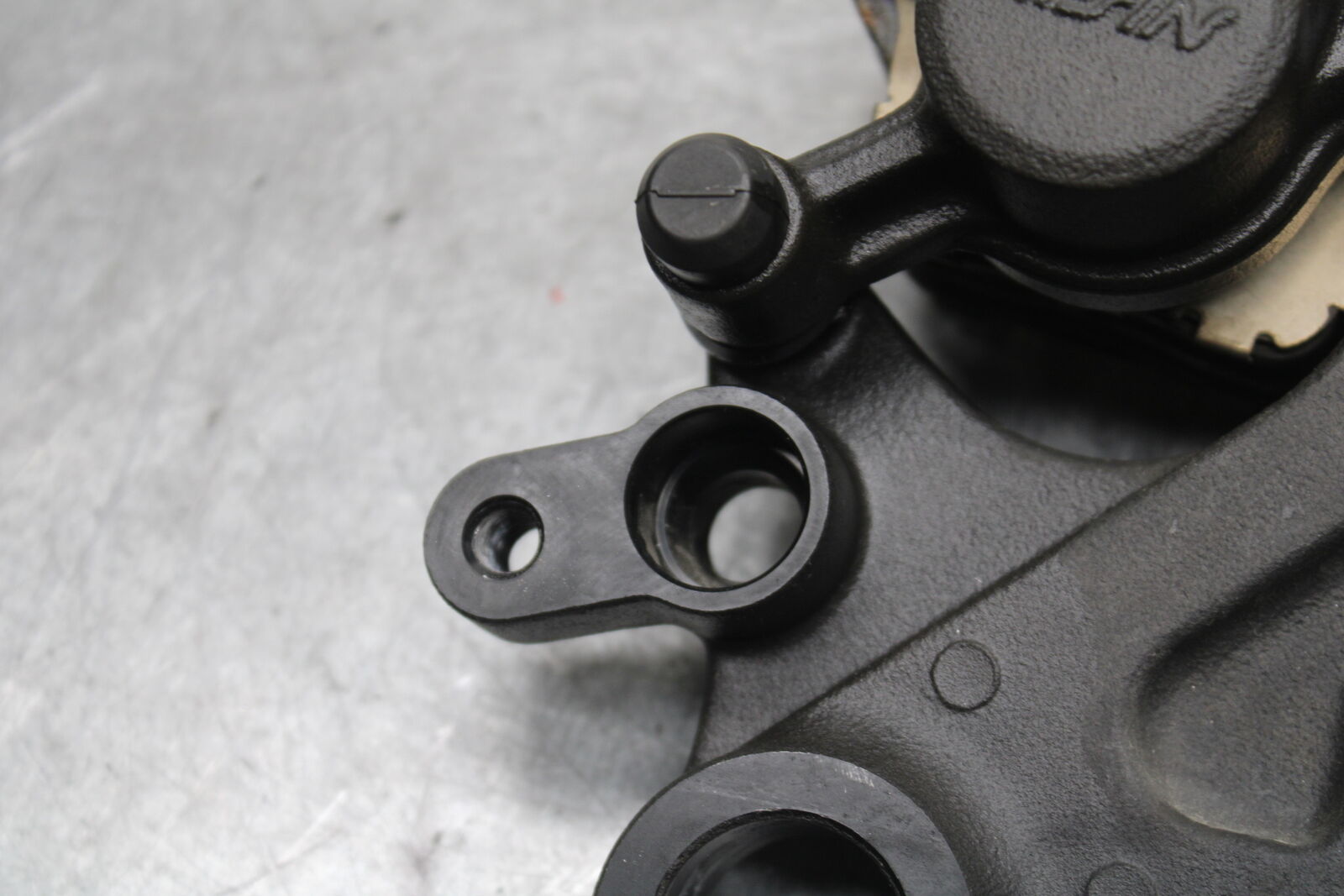 13-18 KAWASAKI NINJA ZX6R REAR BRAKE CALIPER W MOUNT BRACKET 43080-0114-DJ BB666