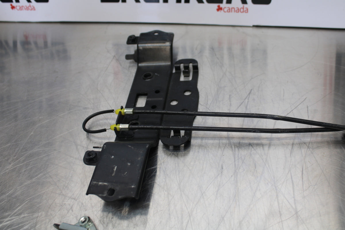 07 KAWASAKI Z1000 REAR PASSENGER SEAT LATCH LOCK ASSEMBLY BB148