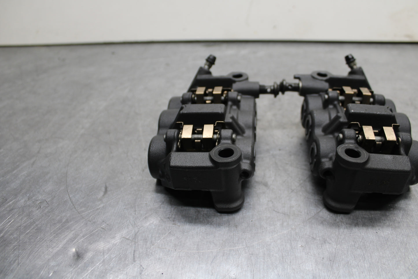 09-14 YAMAHA YZF R1 RIGHT LEFT FRONT BRAKE CALIPER SET PAIR CALIPERS BB119