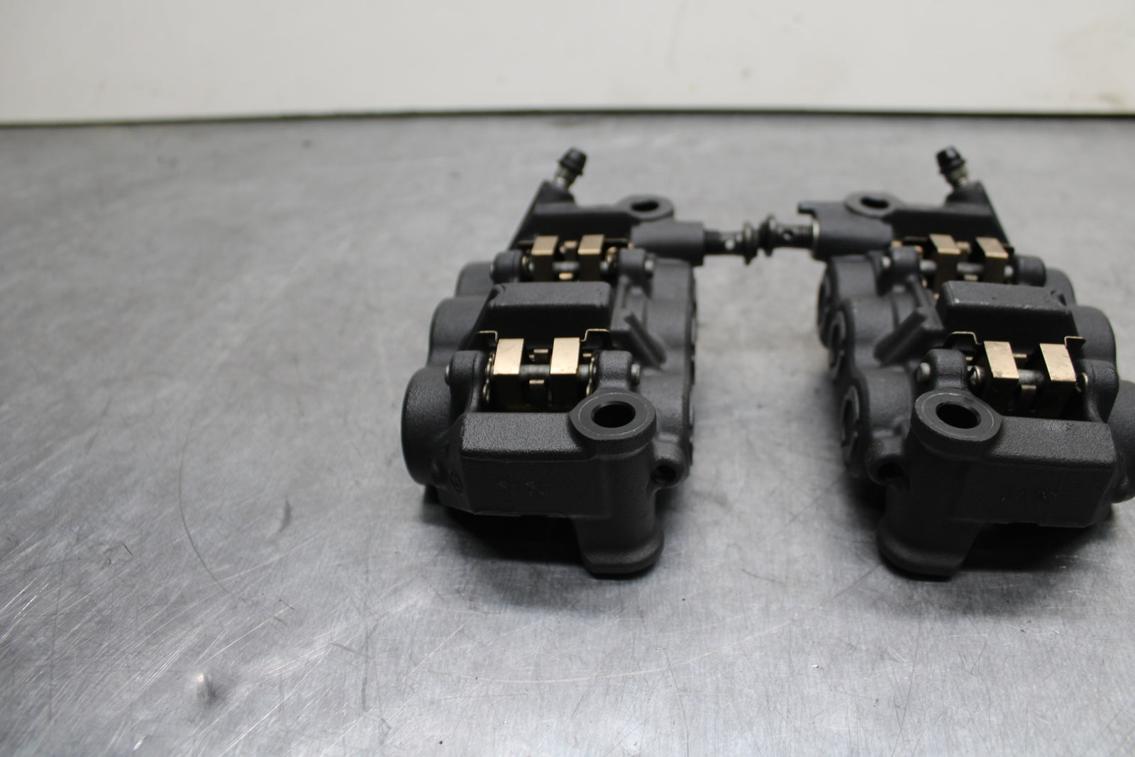 09-14 YAMAHA YZF R1 RIGHT LEFT FRONT BRAKE CALIPER SET PAIR CALIPERS BB119